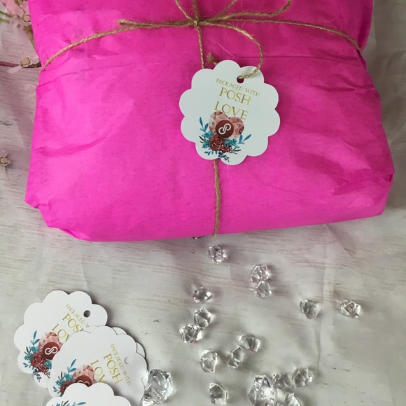 100 count Hanging Tags,  Scallop Round Poshmark Tags - Picture 1 of 12